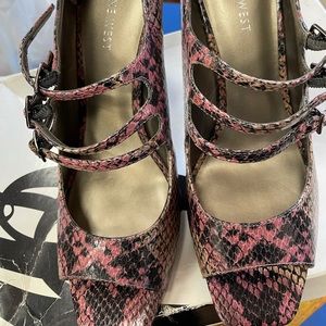 Gorgeous Pink & Black Snakeskin Print Shoes Never Worn size 9